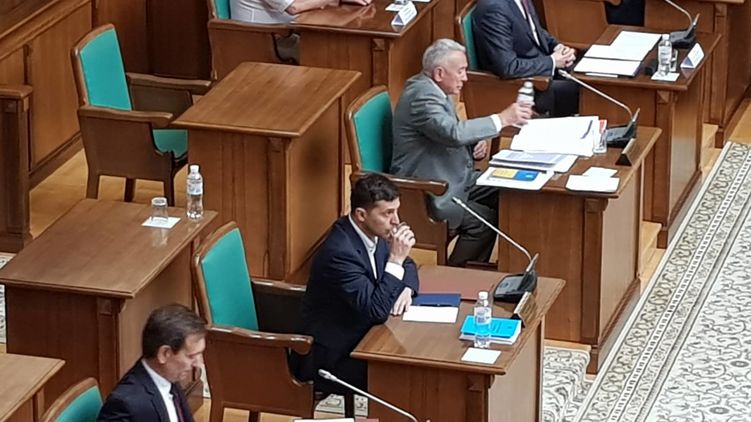 В суд сегодня на 10 минут зашел Владимир Зеленский. Фото "Страны"