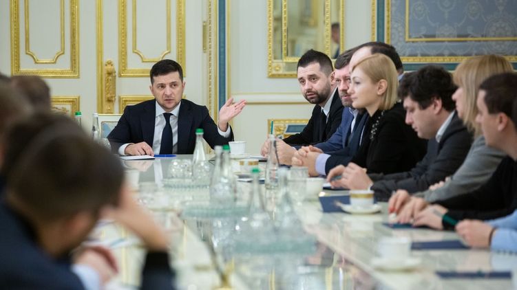 Президент позвал руководство фракции "Слуга народа", чтобы рассказать о доработке проекта по децентрализации. Фото: president.gov.ua