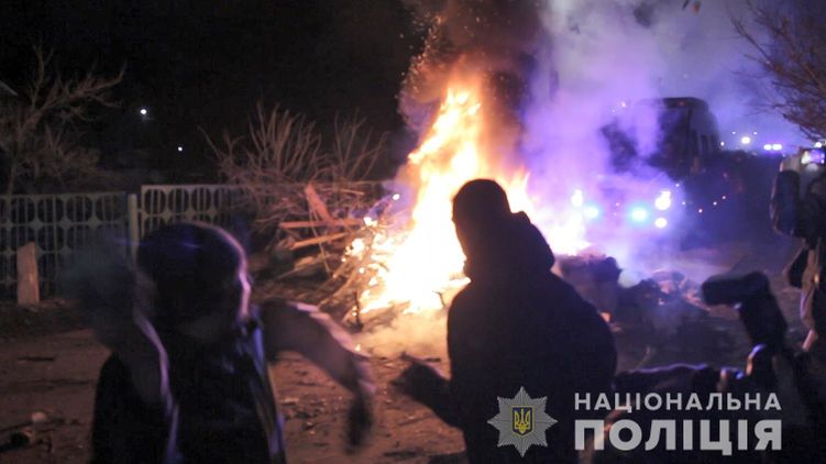 Беспорядки в Новых Санжарах. Фото: Национальная полиция