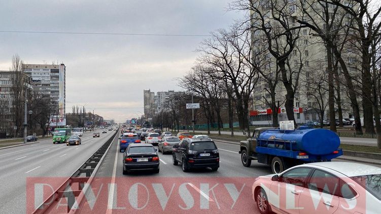 Пробки в Киеве образовались, несмотря на карантин. Фото: Telegram/ PavlovskyNews