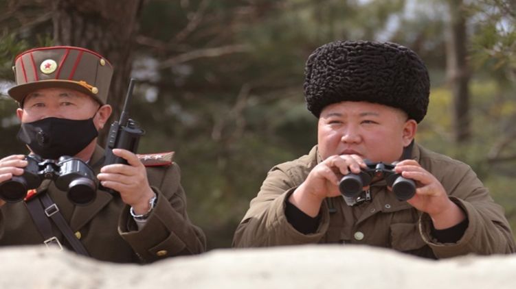 Глава КНДР Ким Чен Ын во время последних военных учений. Фото: KCNA 