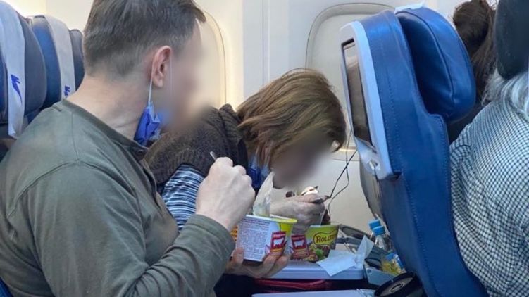 Рейс из Нью-Йорка с эвакуированными прилетел в Киев. Фото: Twitter/ Миша Комадовский.