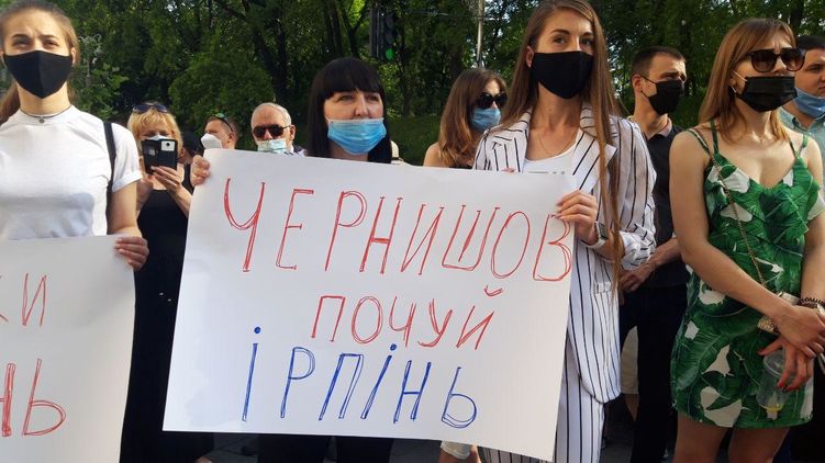 В Киеве прошел митинг за признание Ирпеня центром района вместо Бучи. Фото: Страна