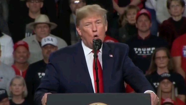 Трамп раздумывает над новым слоганом. Скриншот из видео