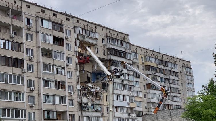 При взрыве дома в Киеве пострадали сотрудники Укрзализныци. Фото: Страна