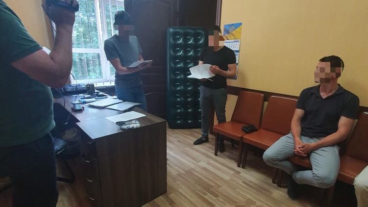 Сотрудник СБУ поймана на вымогательстве и угрозах. Фото: Офис Генпрокурора