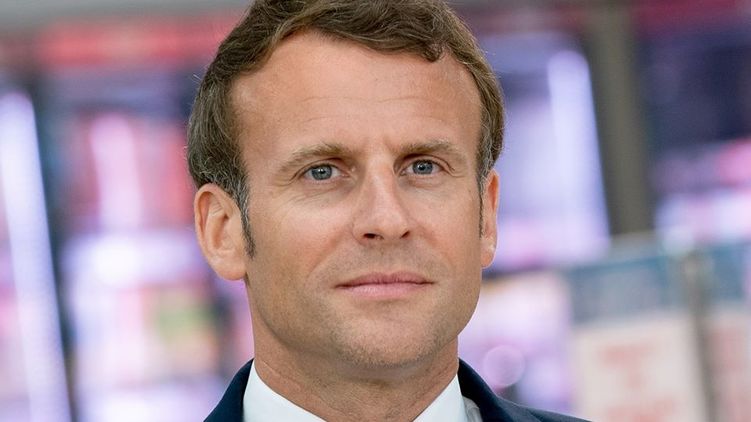 Макрон не хочет возвращаться к жесткой изоляции. Фото: Facebook/ EmmanuelMacron