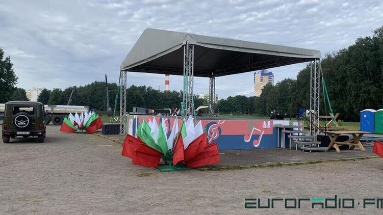 Власти Беларуси отобрали сцену у сторонников соперницы Лукашенко. Фото: euroradio.fm