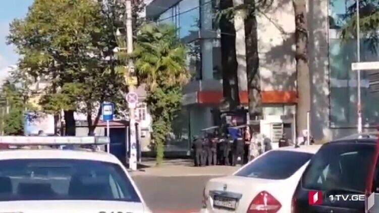 МВД Грузии установило личность налетчика на банк в Зугдиди. Фото: 1tv.ge