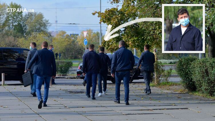 Бодигард слева несет бронированный чемоданчик, у крепкого парня справа тактическое оружие - зонтик, фото Изым Каумбаев, "Страна"