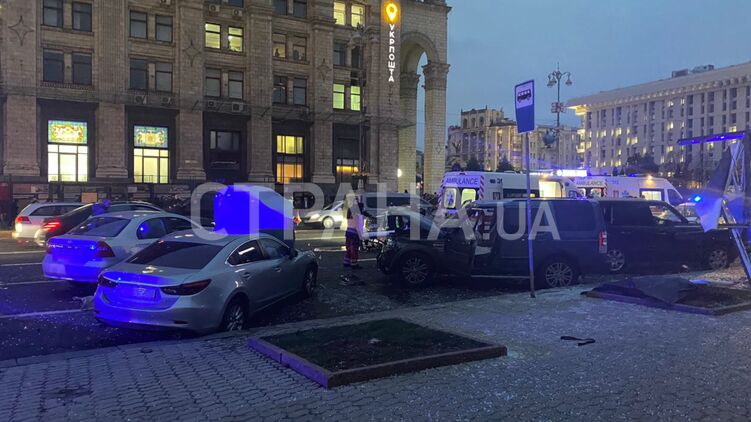 В ДТП на Майдане погибли двое человек. Фото: "Страна"
