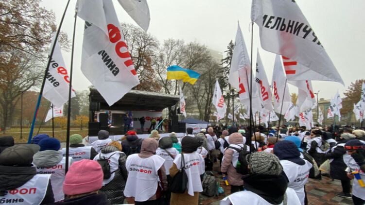 Протестующие решили временно приостановить акцию. Фото: "Страна"