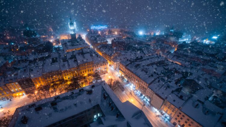 Во Львове не будут проводить масштабные новогодние мероприятия. Фото: freepik