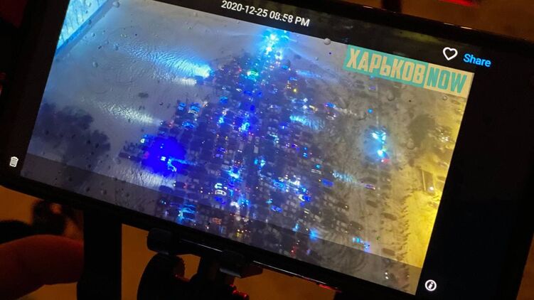 В Харькове машины выстроились в форме елки. Скриншот:t.me/kharkov_now