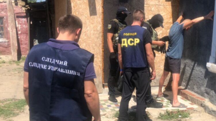 В июле 2020 харьковские правоохранители провели 9 обысков на территории 3 регионов Украины. Фото: Нацполиция