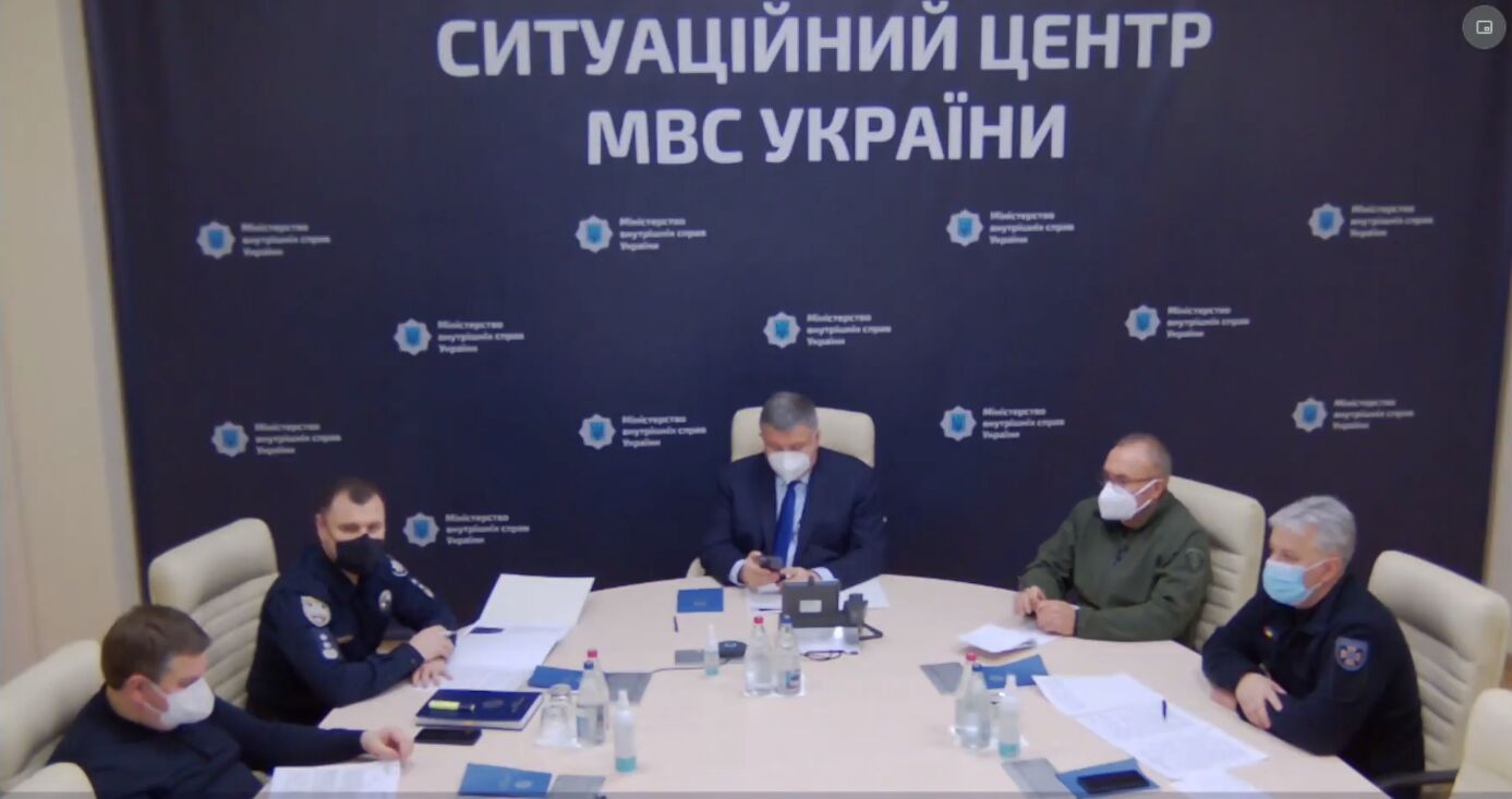 В связи с произошедшей трагедией Кабмин собрал внеочередное заседание. Скриншот с видео 