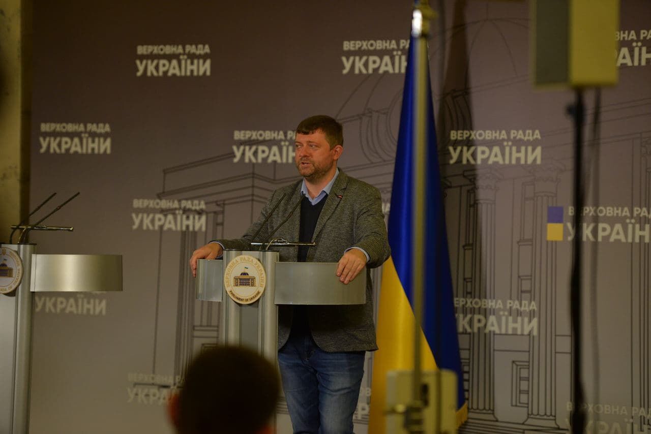 Александр Корниенко выступает в Раде, фото Страна