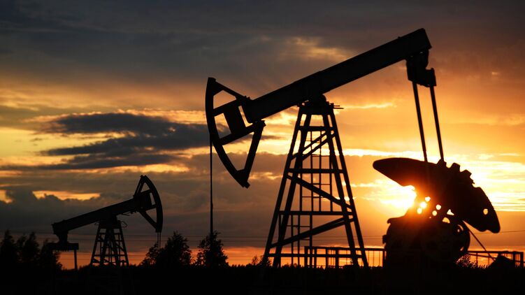 Мировые цены на нефть снова растут. Фото: Известия