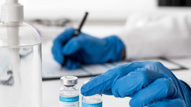Опрос показал, что большинство украинцев не готовы вакцинироваться от ковида. Фото: facebook.com/phc.org.ua