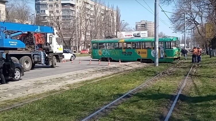 В Одессе трамвай превысил скорость и спровоцировал ДТП. Скриншот из видео