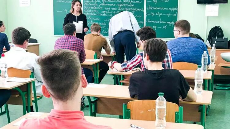 В законопроекте районные советы больше не указаны в перечне субъектов, которые могут обеспечивать развитие учреждений образования. Фото: Facebook
