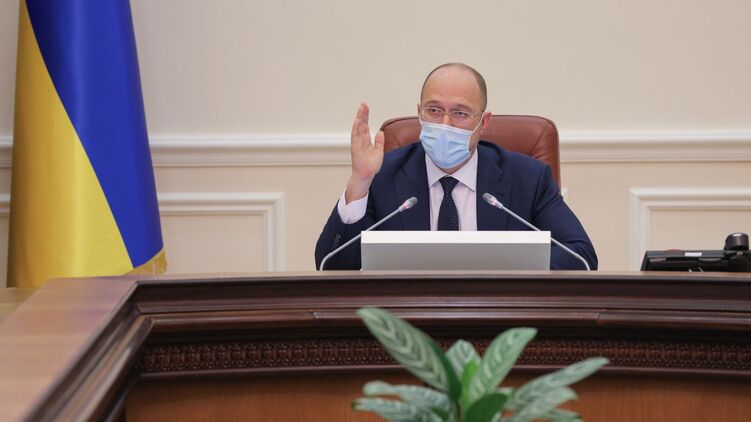 Шмыгаль заявил, что улучшение ситуации с коронавирусом не означает возвращения к массовым гуляниям. Фото: Кабмин