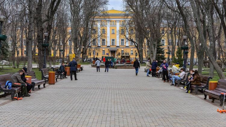 В Украине обнаружили почти 9 тысяч новых случаев заражения коронавирусом. Фото: Страна