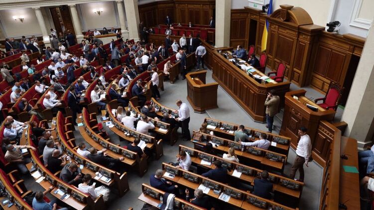 Нардепы поддержали законопроект Стефанчука. Фото: "Страна"