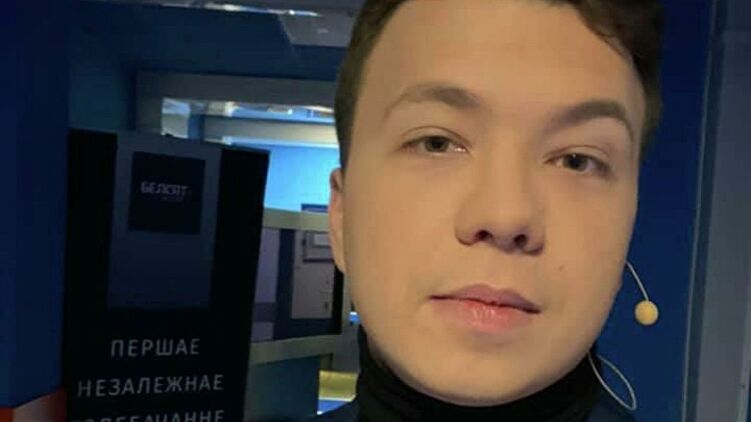 Об угрозе на борту рейса Протасевича сообщили диспетчеры из Беларуси. Фото: Диалог.UA