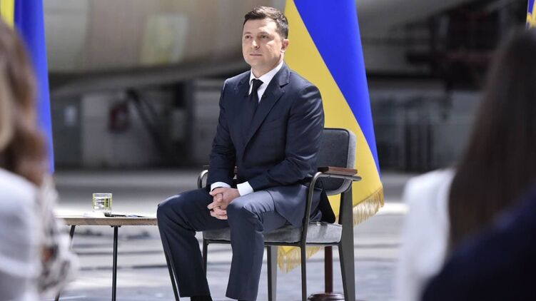 Зеленский подписал указ о стипендиях для детей двух погибших журналистов. Фото: "Страна"