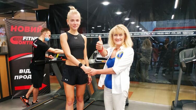 Девушка установила рекорд, преодолев максимальное расстояние на спортивном тренажере. Фото: facebook