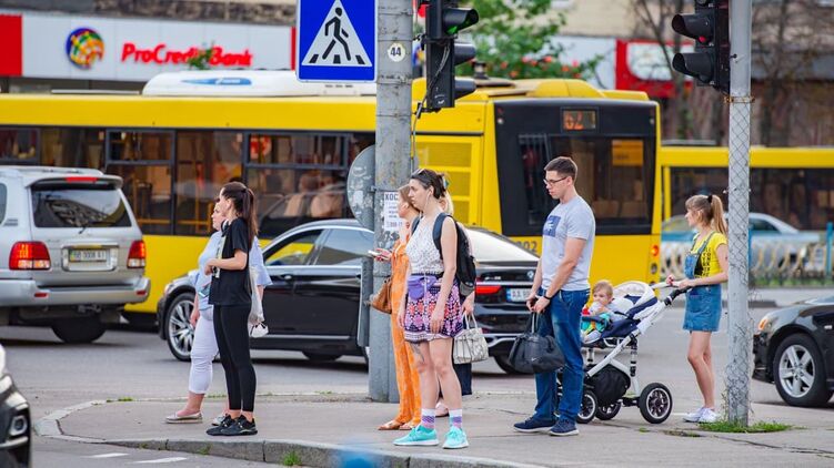 В Украине сегодня немного спадет жара. Фото: "Страна"