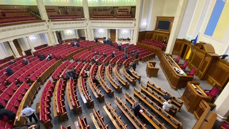 Парламент проведет два внеочередных заседания. Фото: "Страна"