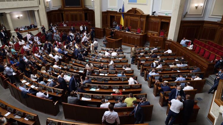 Рада внесла в повестку сессии законопроект о большом гербе. Фото: "Страна"