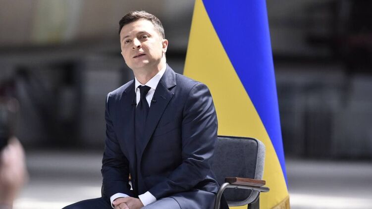 Зеленский приехал на заседание фракции. Фото: "Страна"
