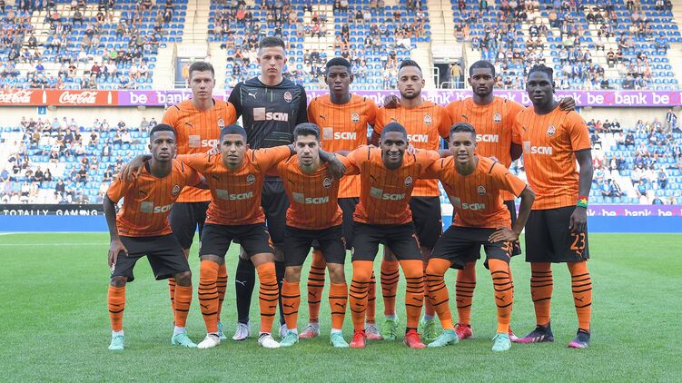 Манор Соломон (в первом ряду третий слева) получил травму, фото: facebook.com/fcshakhtar
