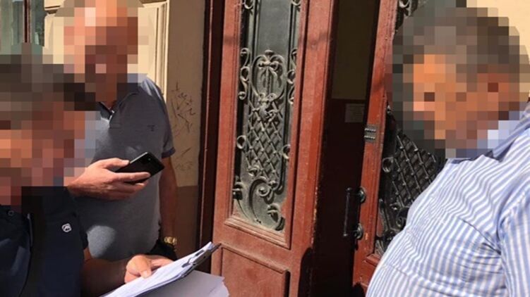 В Киеве полицейский более трех лет получал зарплату, не выходя на работу. Фото: пресс-служба Киевской городской прокуратуры