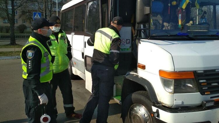 21 октября по всем регионам перевозчиков проверяла полиция, пассажиров без справок высаживали из автобусов.  Фото из открытых источников