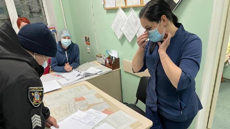 Персонал больницы просит выделить охрану в медучреждение.. Фото: Facebook/ Светлана Фёдорова