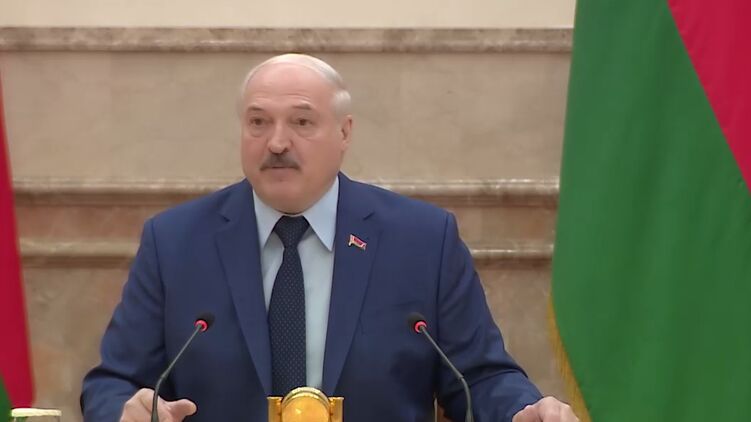 Лукашенко рассказал, кто должен оплатить эвакуацию мигрантов. Скриншот из видео