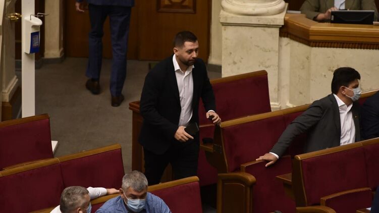 Арахамия ждет "интересные истории" от СБУ о госперевороте. Фото: Страна