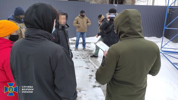 Сотрудники СБУ задержали мужчину, которого они подозревают в работе на Россию. Фото: ssu.gov.ua