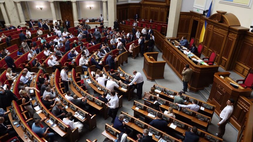 Рада проводит очередное заседание. Фото: "Страна"