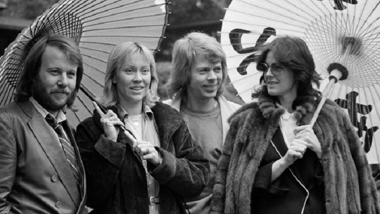 Группа АББА была образована в 1972 году, а десять лет спустя распалась, The Associated Press