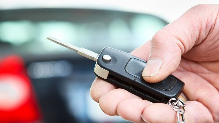 Почему во время войны "взбесились" автосигнализации. Фото: mobilelocksmithing.com