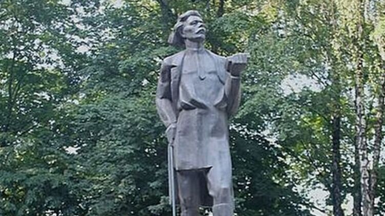 В Виннице решили избавиться от Горького. Фото: novostivl.ru