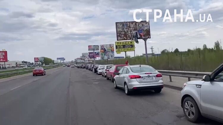 В Киеве и Киевской области продолжается дефицит бензина "А-95". Скриншот видео "Страны"