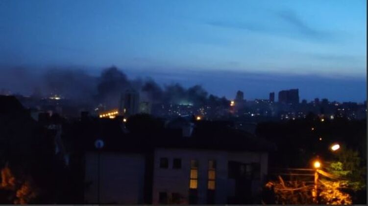 Дым над городом после обстрела. Скриншот видео
