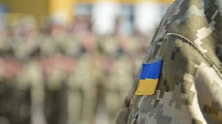 В Минобороны перенесли срок постановки женщин на учет, но на горячей линии ничего не знают. Фото: ХОГА