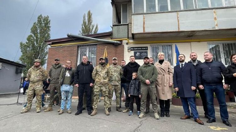 В Киеве на Оболони появилась улица Героев полка "Азов". Фото: facebook com